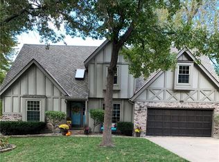 8216 W 113th Ter, Overland Park, KS 66210