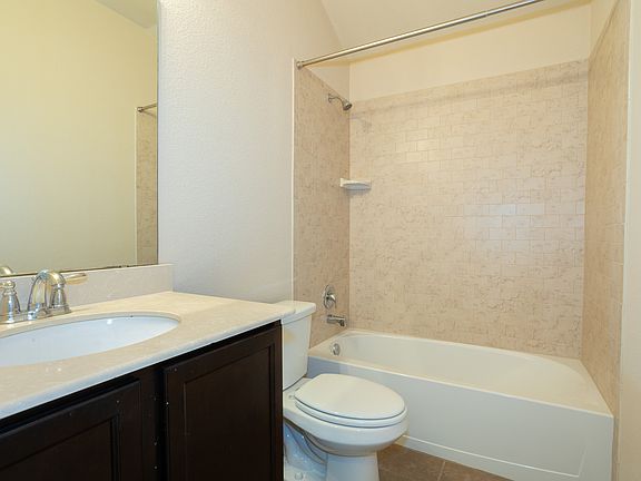 2nd image of 1901 Pecan Grove Dr