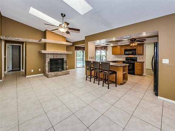 4th image of 840 Village Way