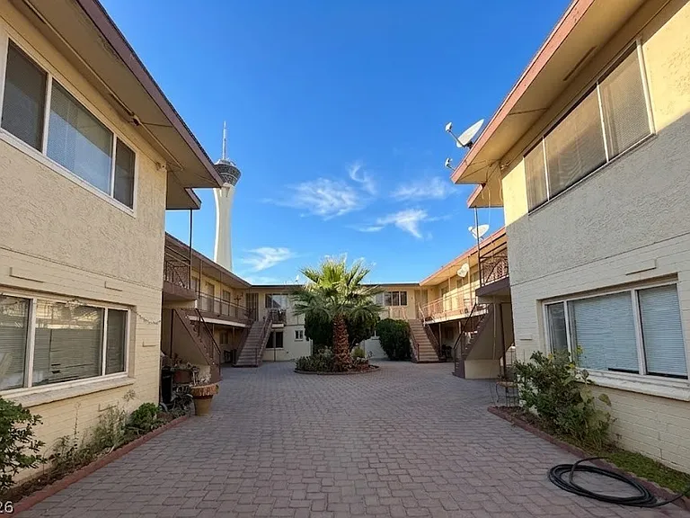 1908 Rexford Dr #5 — Photo 2