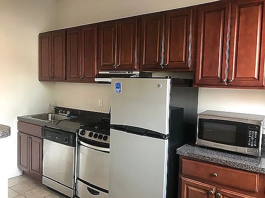 3rd image of 76 Carmine St APT 4B