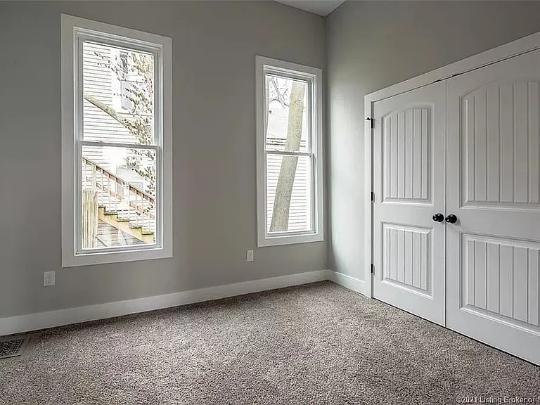 532 E Chestnut St — Photo 29