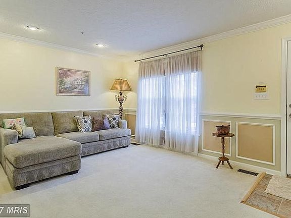 3rd image of 168 Foxchase Dr