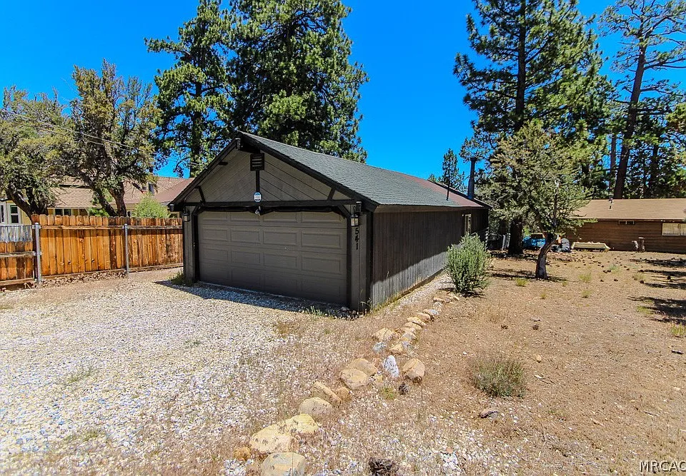 Photo of 541 Spruce Ln, Sugarloaf, CA 92386