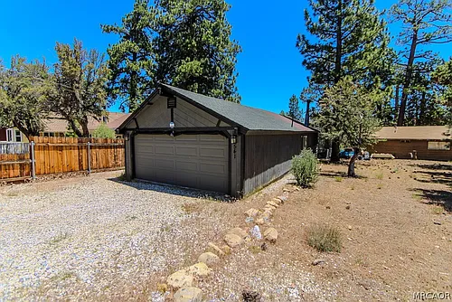 541 Spruce Ln Photo 1