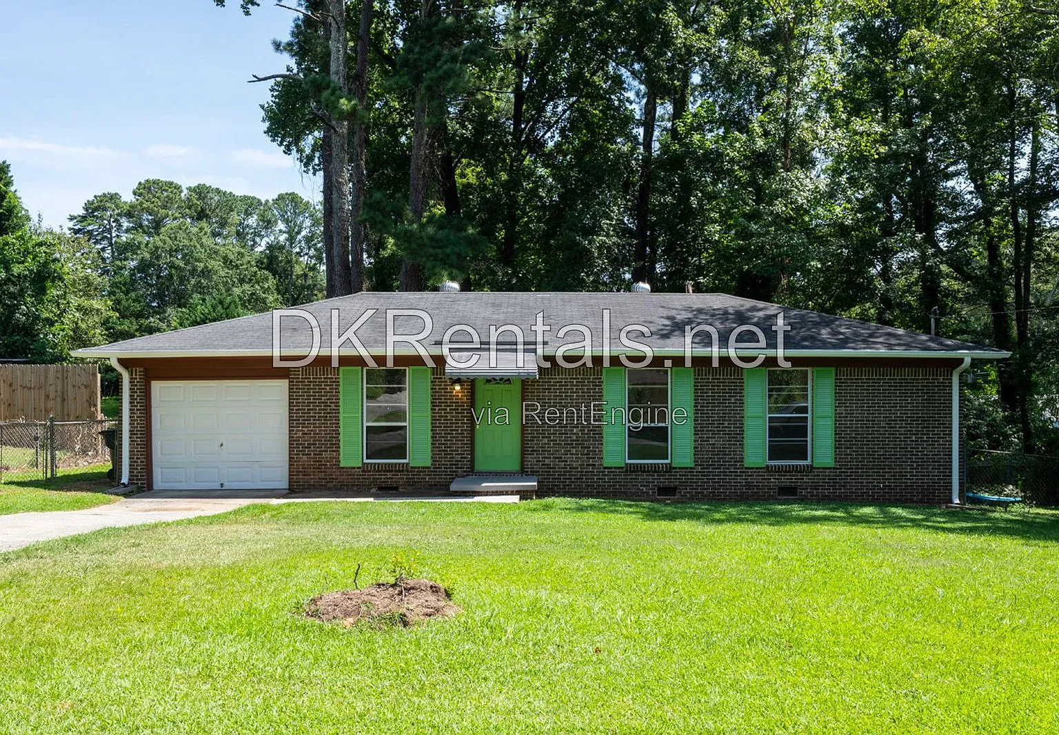 3 bed, 1.5 bath, 1040 sqft, $2,095 — Photo 1