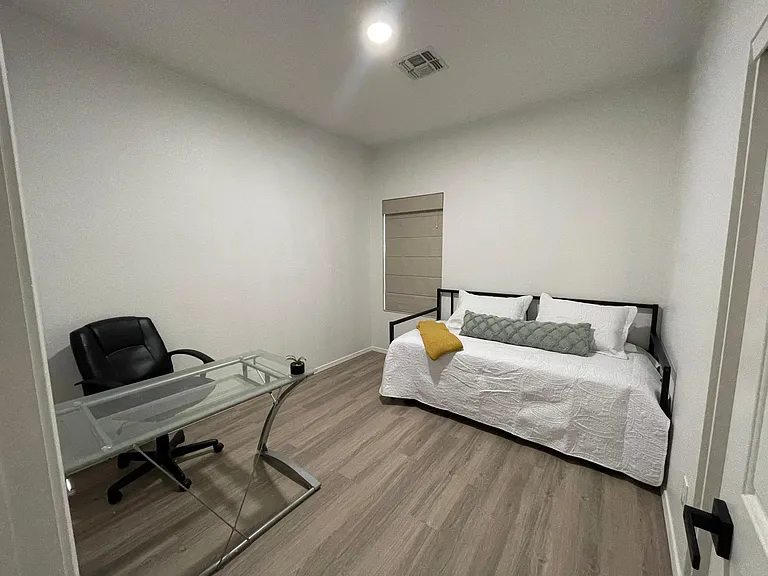 2 Bedroom two twin beds and office space with closet