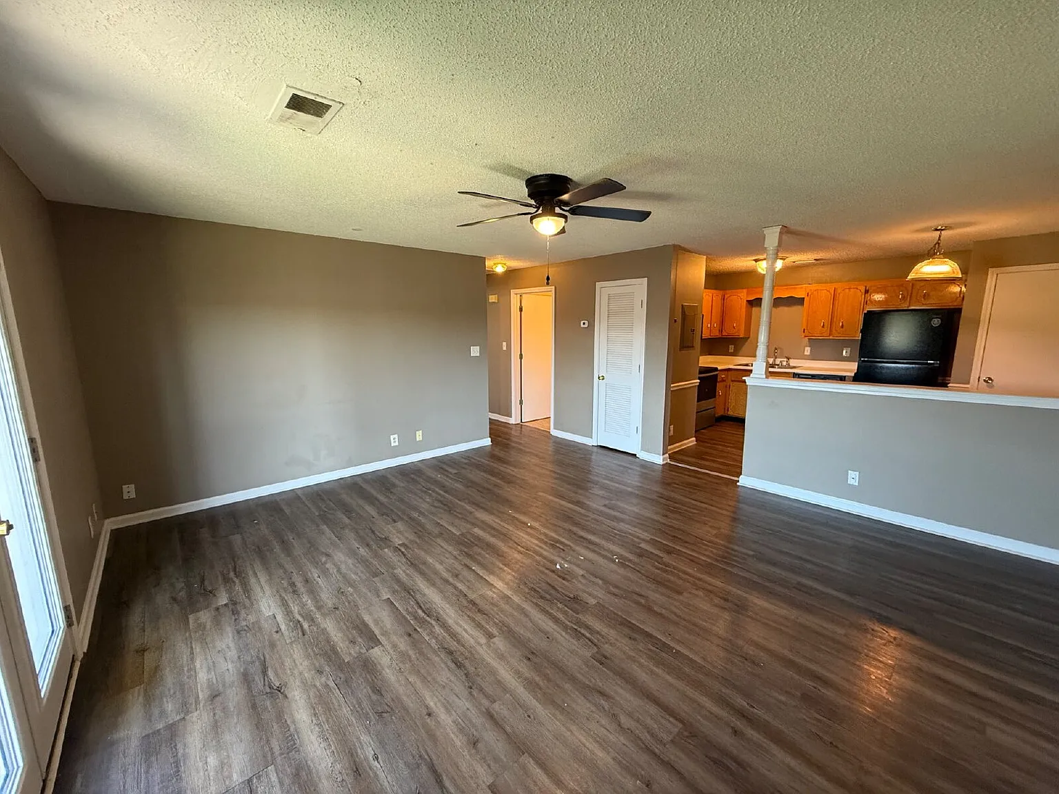 2 bed, 1.0 bath, 980 sqft, $950 — Photo 3