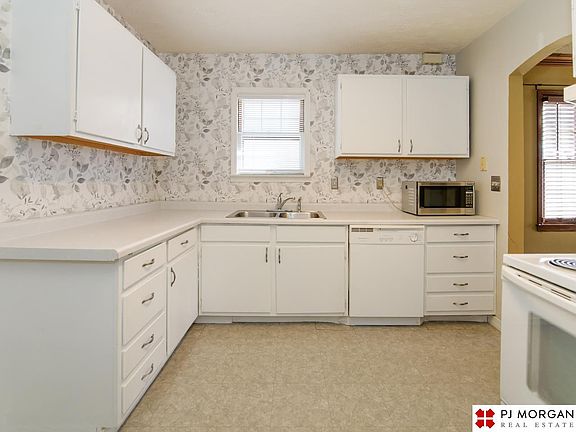 5th image of 4918 Erskine St