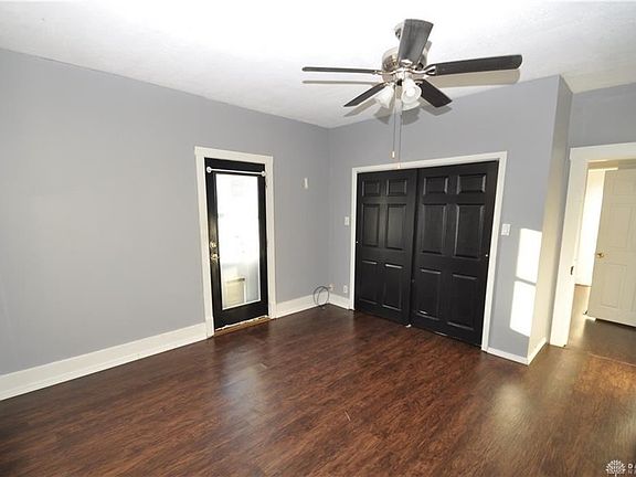 2nd image of 220 E Washington St