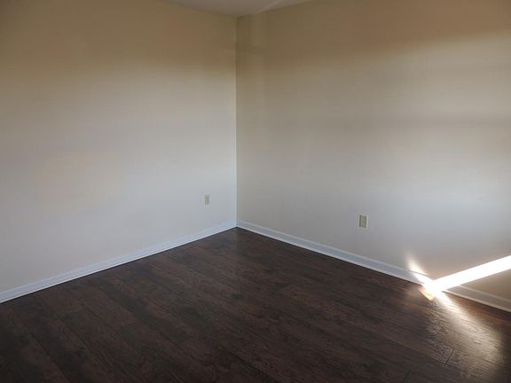 4th image of 122 Oakcrest Cir