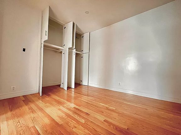 4th image of 149 Leonard St APT 3