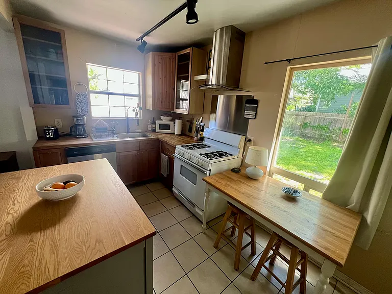1601 Clifford Ave — Photo 6
