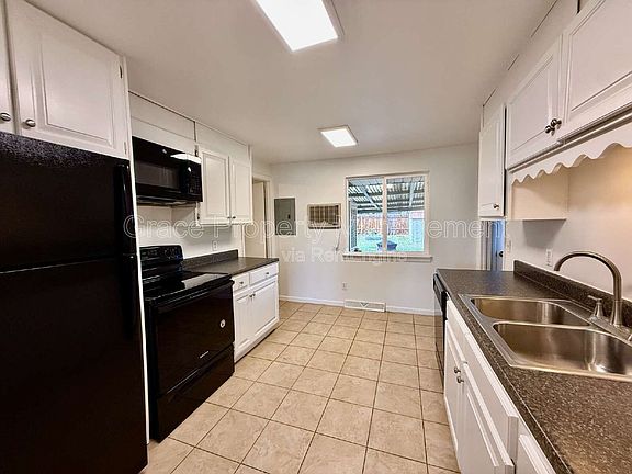 4th image of 1125 W 8th Avenue Dr