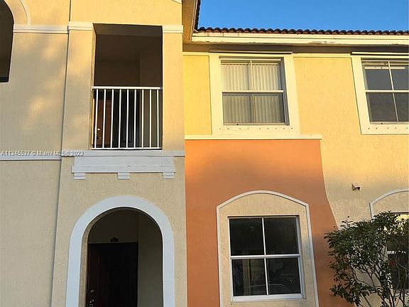 2nd image of 2811 SE 17th Ave Unit 105
