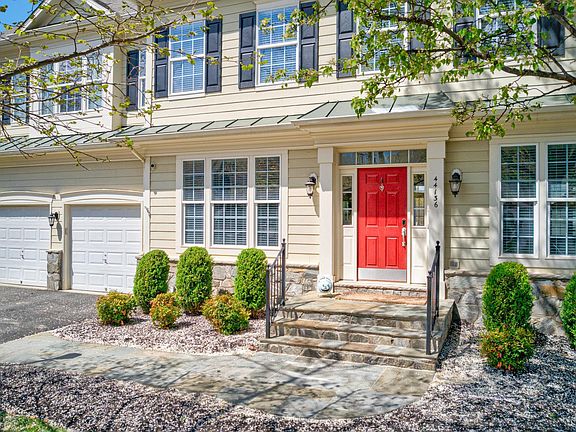 2nd image of 44136 Riverpoint Dr