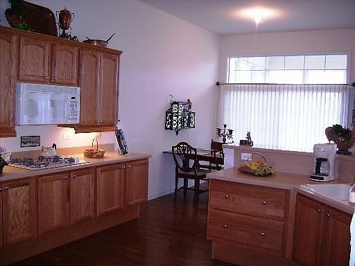 4th image of 1019 Heron Way #N