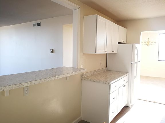 3rd image of 118 Monroe St #10