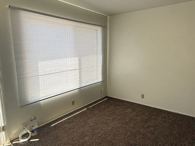 700 S Locust St — Photo 1