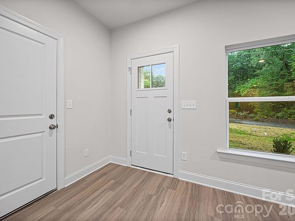 3rd image of 608 W Lewis St