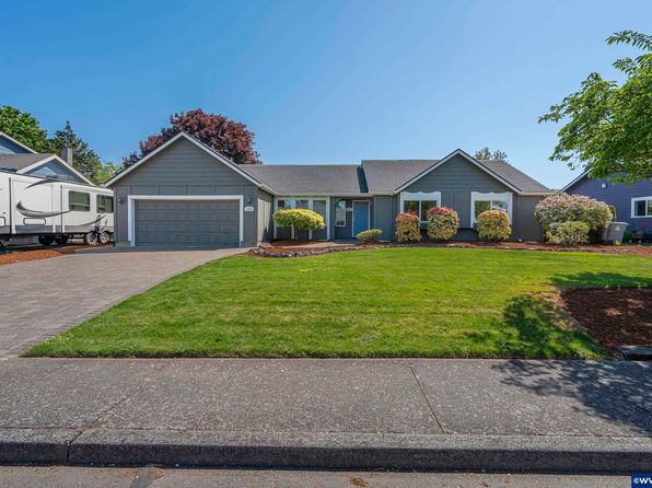 1009 SE Academy St, Dallas, OR 97338