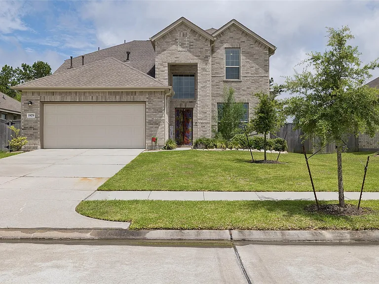 19179 Pinewood Grove Trl — Photo 1