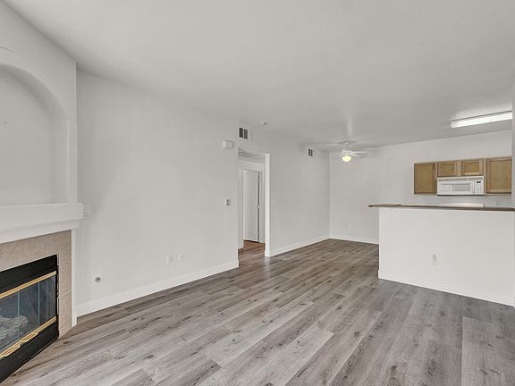 #GuardianReatly 8250 N Grand Canynon #2167 NW Condo Rental living room_08072025
