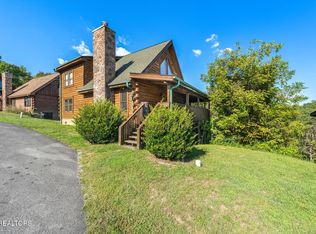 2223 Eagle Feather Dr, Sevierville, TN 37876