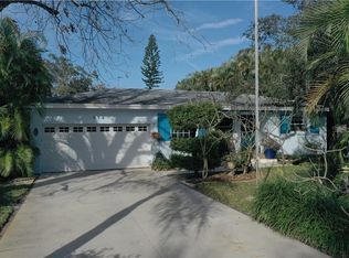 374 Foster Ln, Belleair, FL 33756