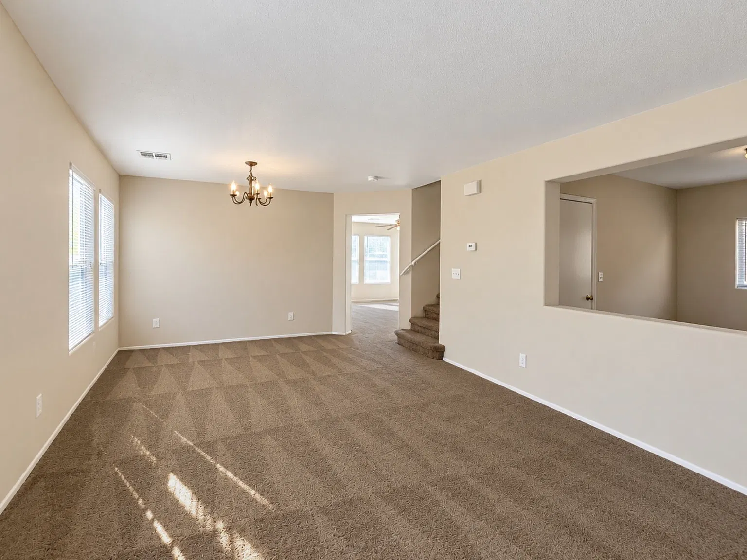 3 bed, 2319 sqft, $2,295 — Photo 3