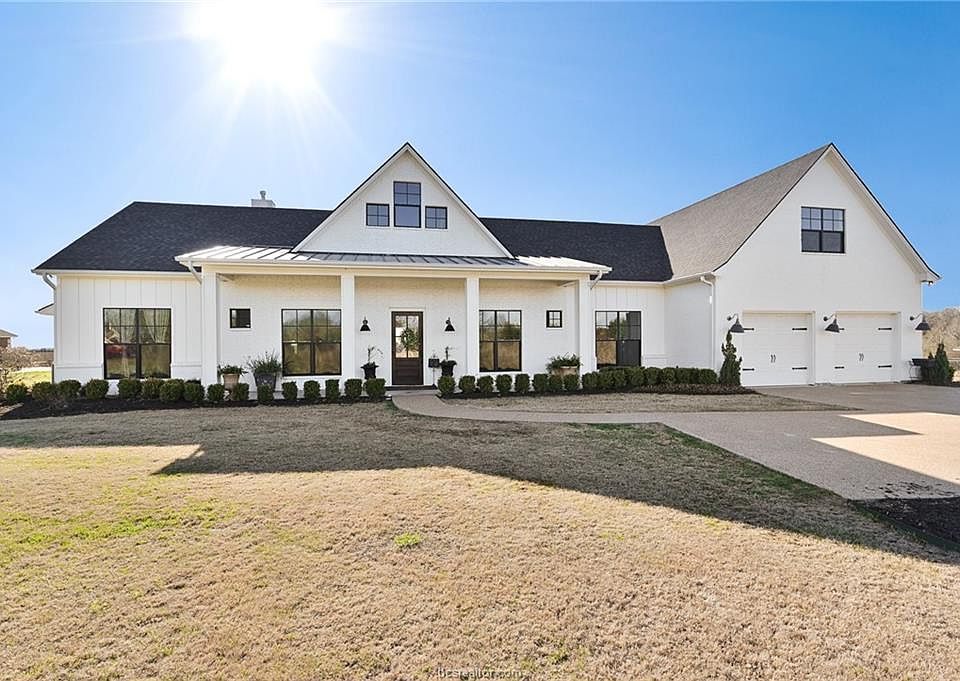 1st image of 7132 River Place Ct