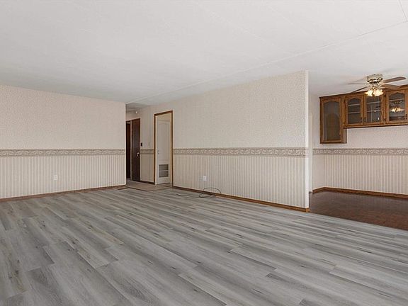 5th image of 2280 W Valley Pkwy W #46