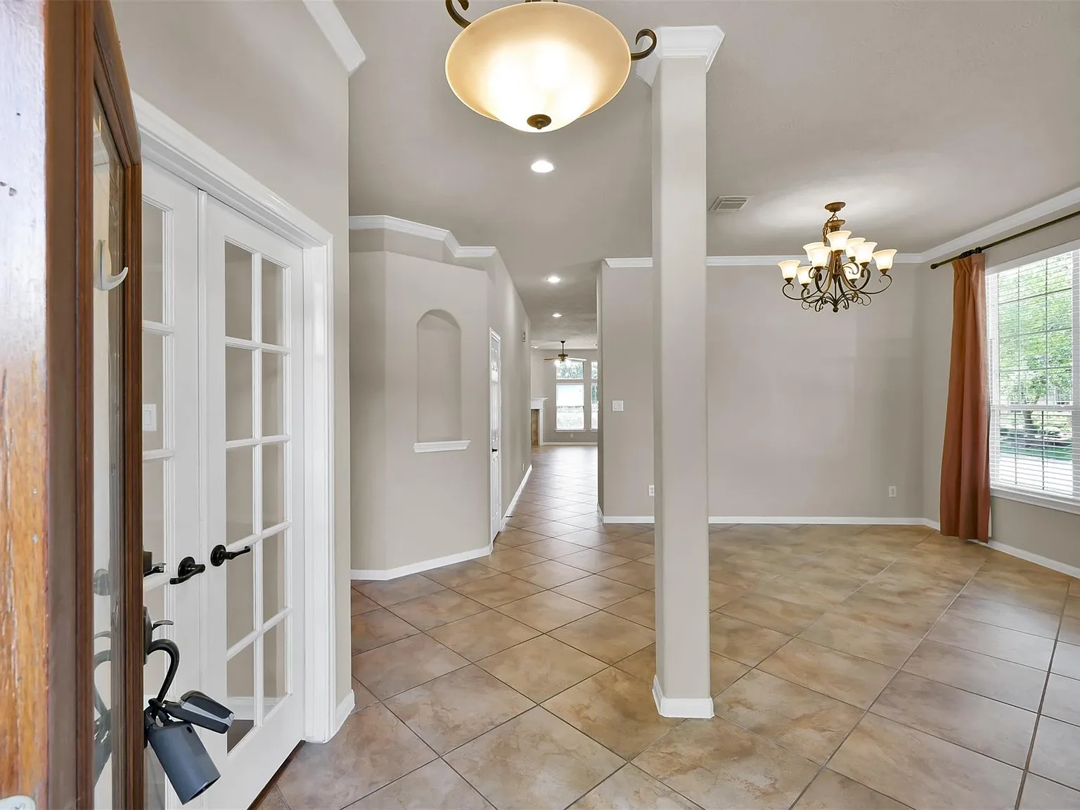 3 bed, 2.0 bath, 1995 sqft, $2,500 — Photo 3