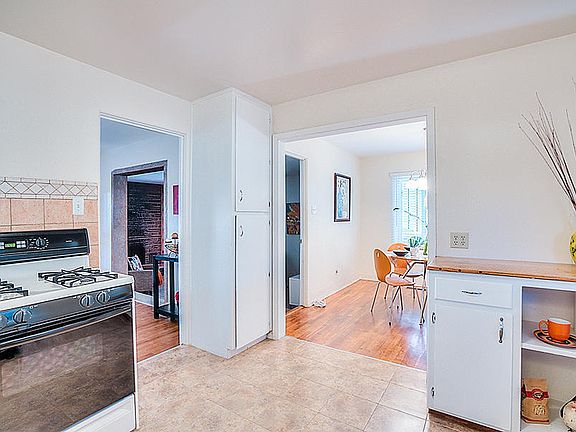 3rd image of 1330 Girard Blvd NE