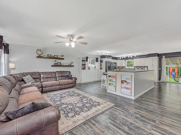 3rd image of 3874 Woodsong Dr