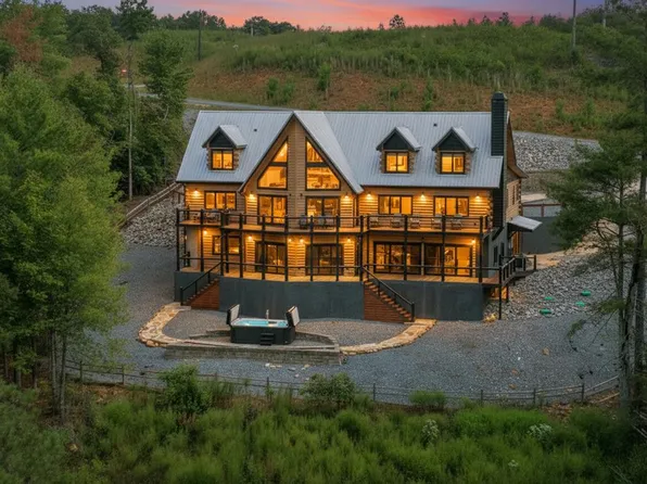 566 Canoe Point, Ellijay, GA 30540