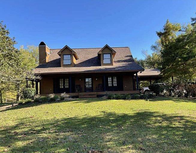 1st image of 702 Heron Cir