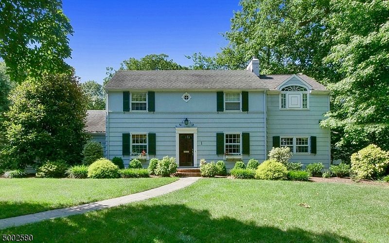 5 houses for sale in Short Hills, NJ, for a quick commute to the city