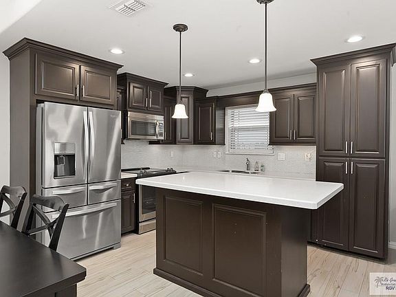 3rd image of 2814 Sabal Palm Dr