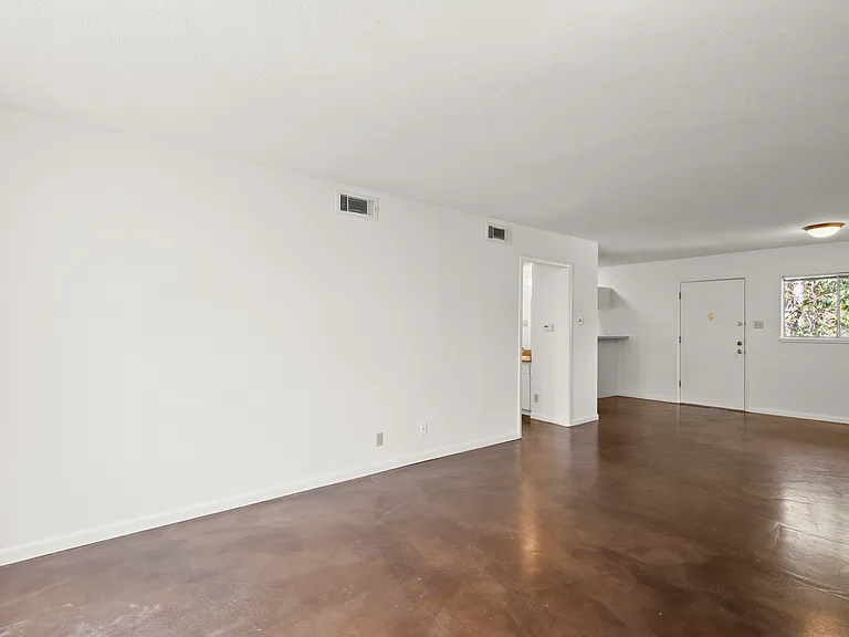 1801 Westlake Dr Apartments — Photo 13