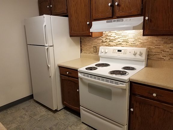 Kitchen Fridge and Stove