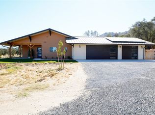 27182 Twin Ponds Rd, Clovis, CA 93619