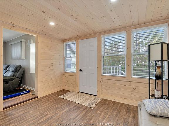 2nd image of 1626 Talbot Rd