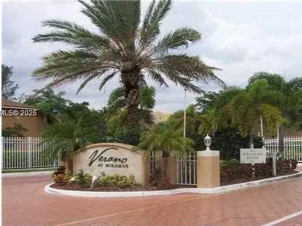 8106 SW 21st Ct, Hollywood, FL