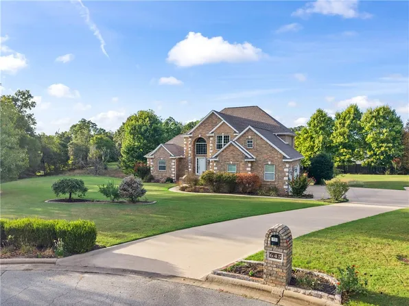 645 N Riding Ridge Ln, Fayetteville, AR 72704