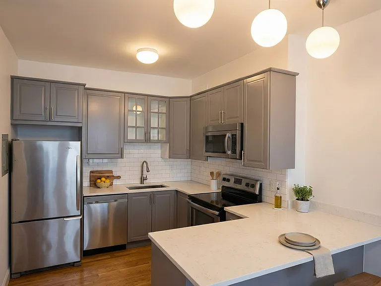 922 Beacon St #24 — Photo 9