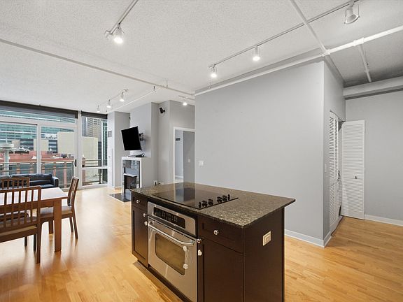 5th image of 737 W Washington Blvd APT 904
