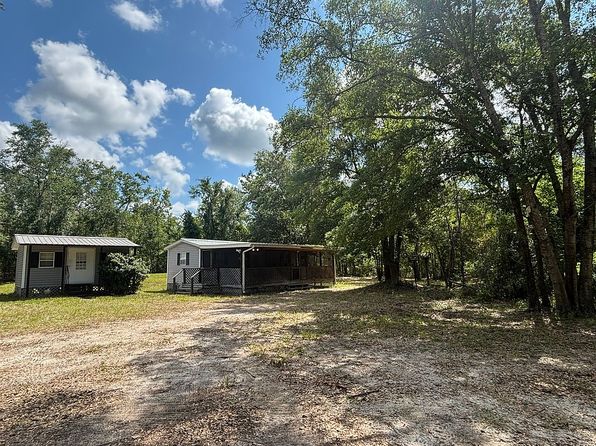 423 NW Bright Lake Ct