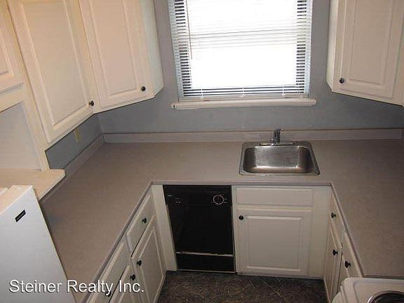 3rd image of 119 Baywood Ave APT B1