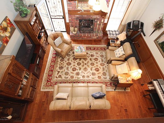 4th image of 8895 Oakwood Ln